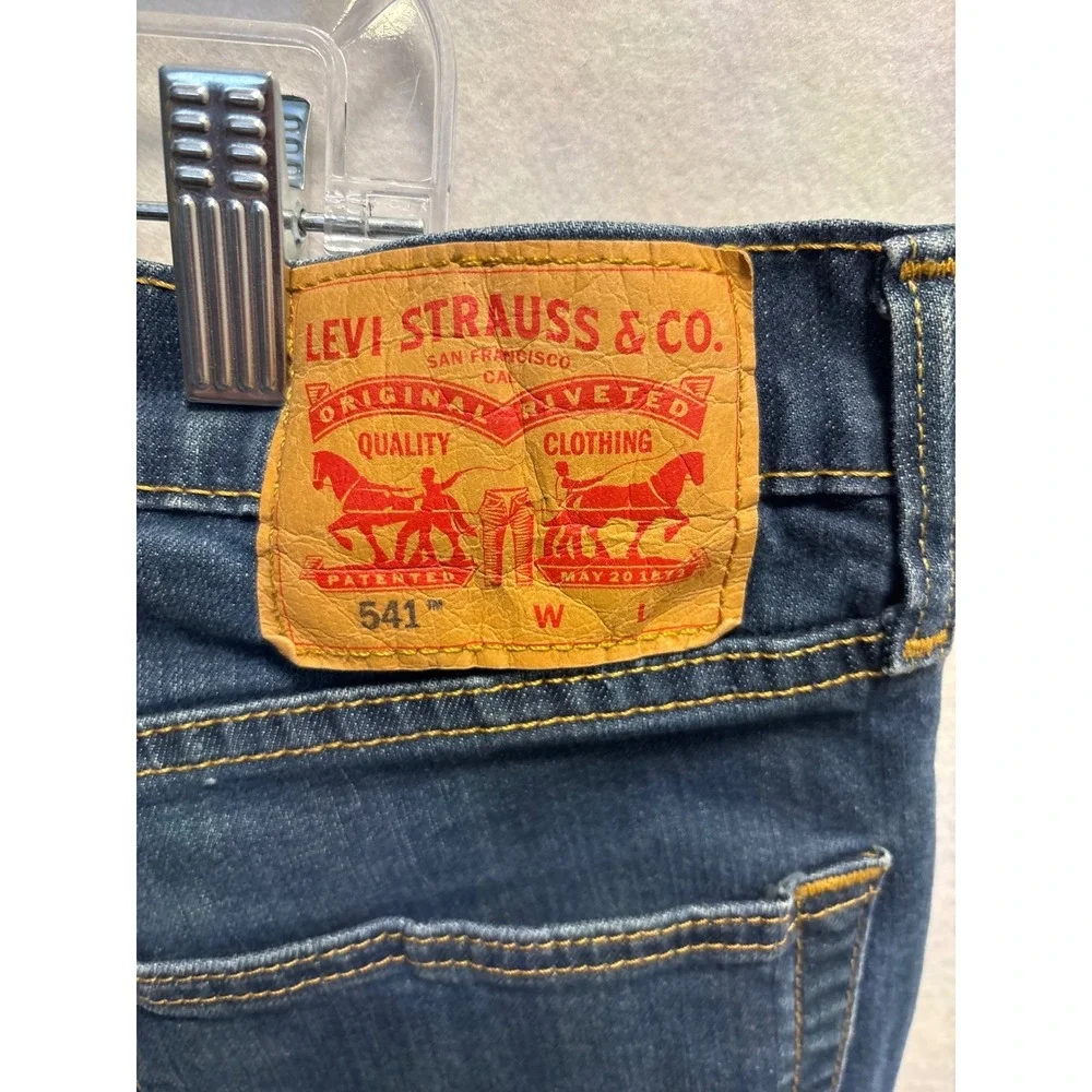 Levis levis 541